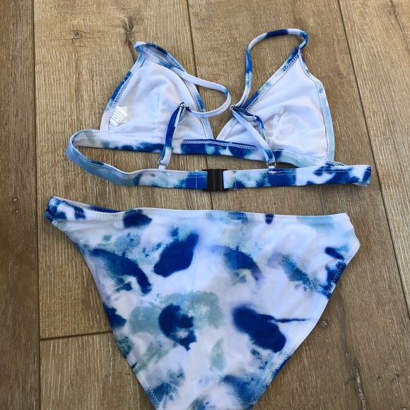 Bikini - Picture 3 of 4